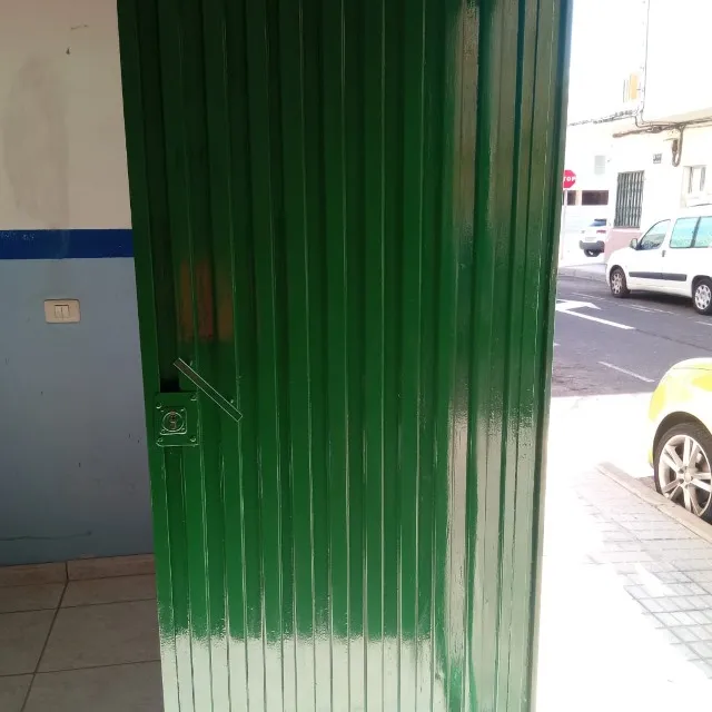 Cómo pintar una puerta de garaje