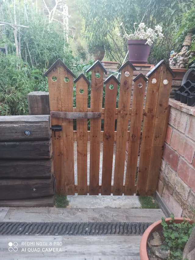 DIY de una puerta con palets e instalación de  escalera