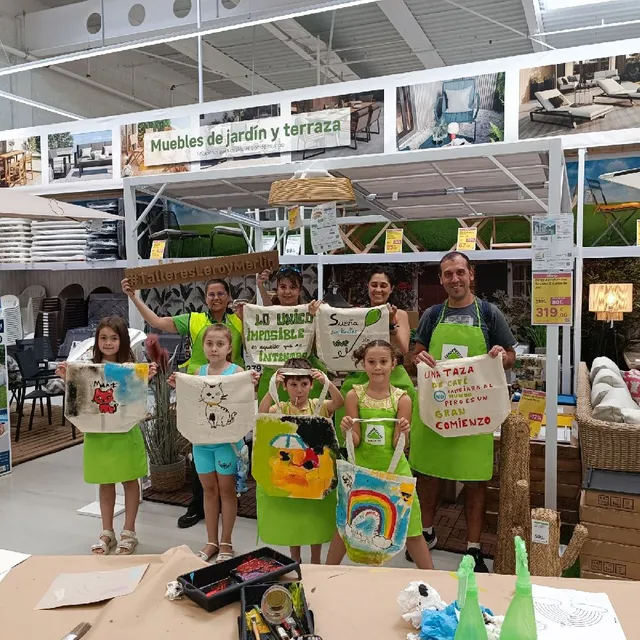 Taller comienzo de las vacaciones : Pintamos bolsas de tela