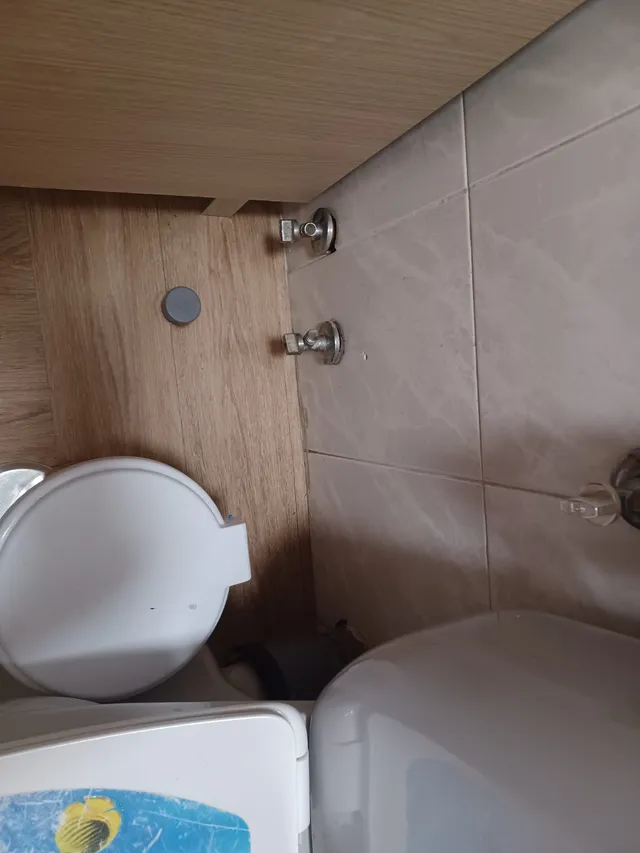 Instalación de suelo vinílico autoadhesivo en baño