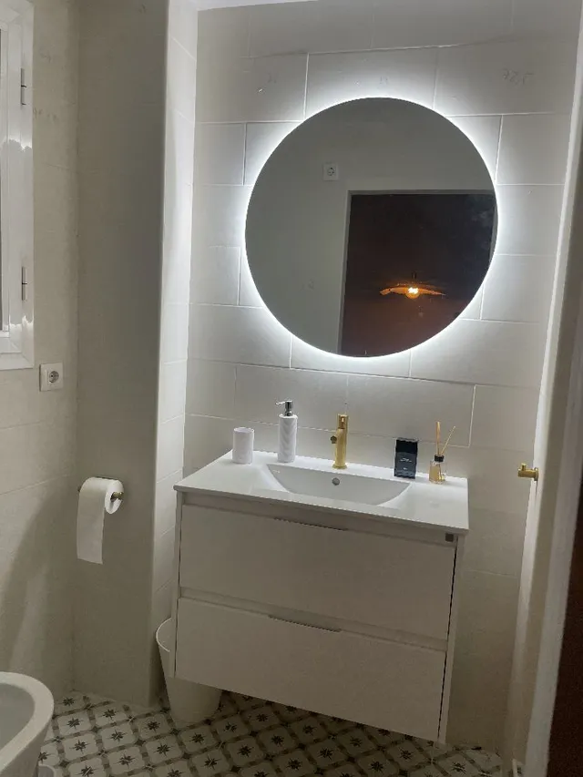 Baño de invitados renovado