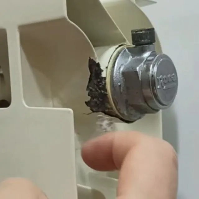 Cómo reparar un radiador de calefacción con pintura descascarillada