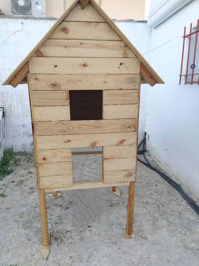 Gallinero con madera