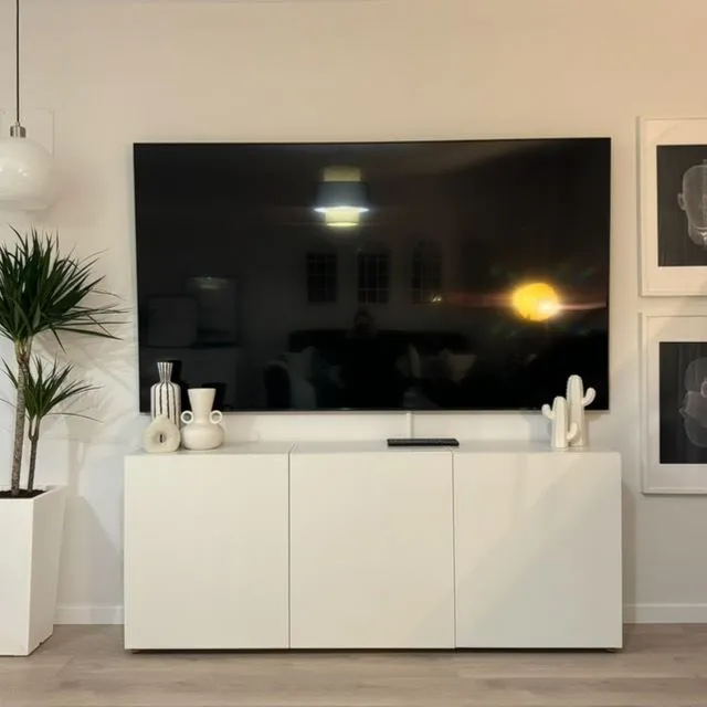 Montar un mueble de TV con mobiliario de cocina