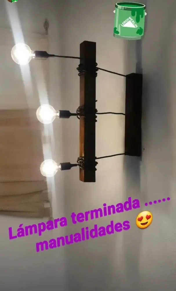 Construcción de una lámpara con listones de madera y cuerdas muy original