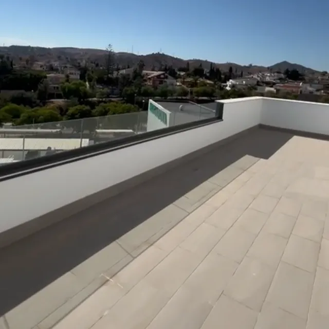 Subir altura de la terraza ( niño de 3 años ) y la altura es baja.