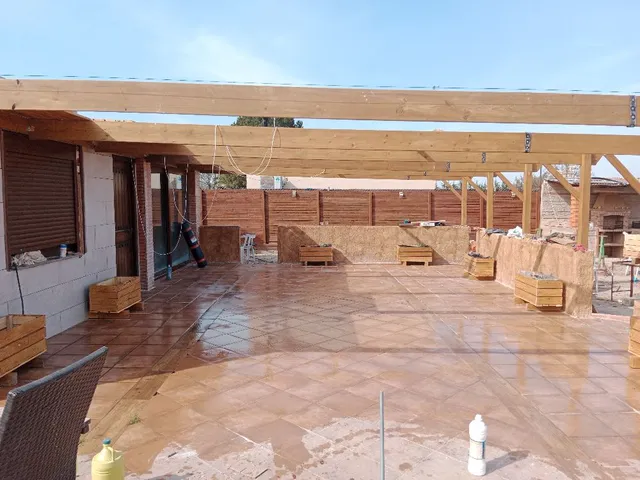 Construcción de una pérgola con madera reciclada