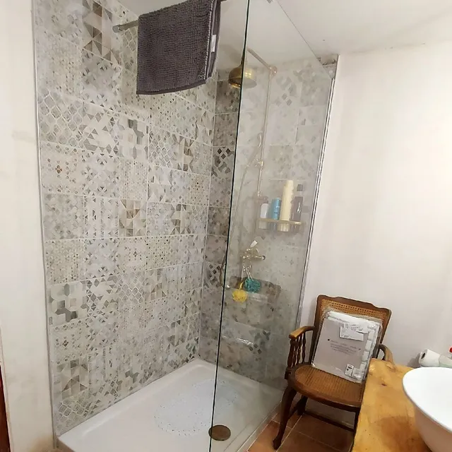 Reforma integral de baño en casa de pueblo del siglo XIX