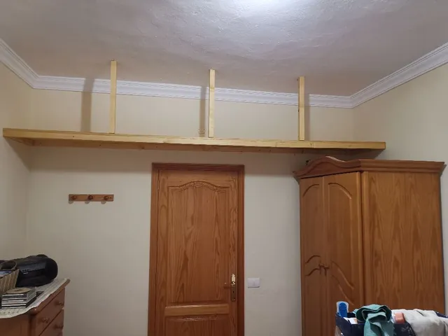 Instalación de un altillo de madera