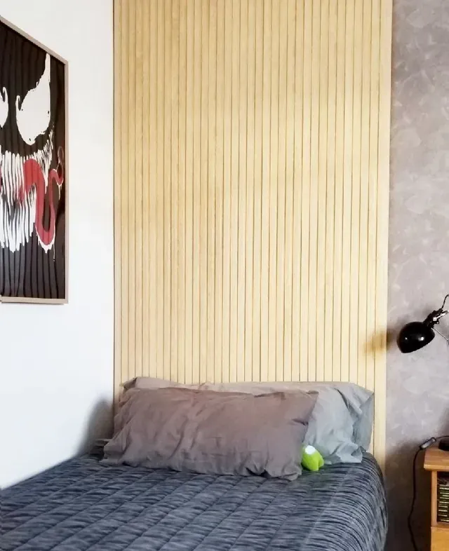 Decorar una pared de la habitación con un panel de listones