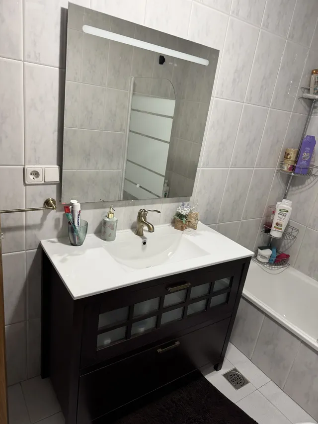 Cambio de mueble, espejo y toalleros del baño