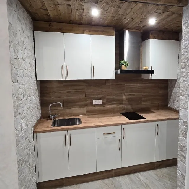 Instalación de cocina con muebles basic