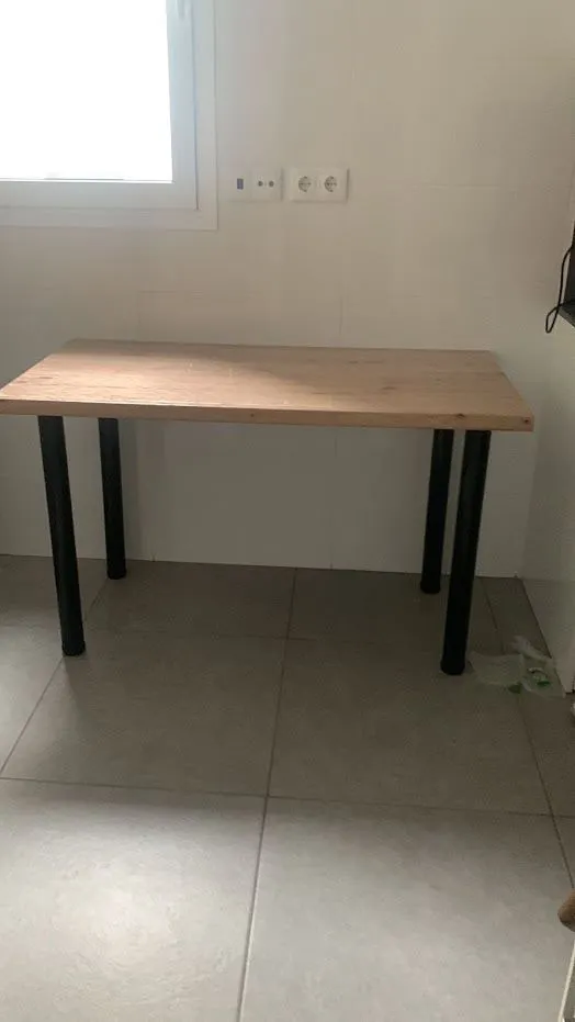 Creación de una mesa de cocina con restantes de una encimera