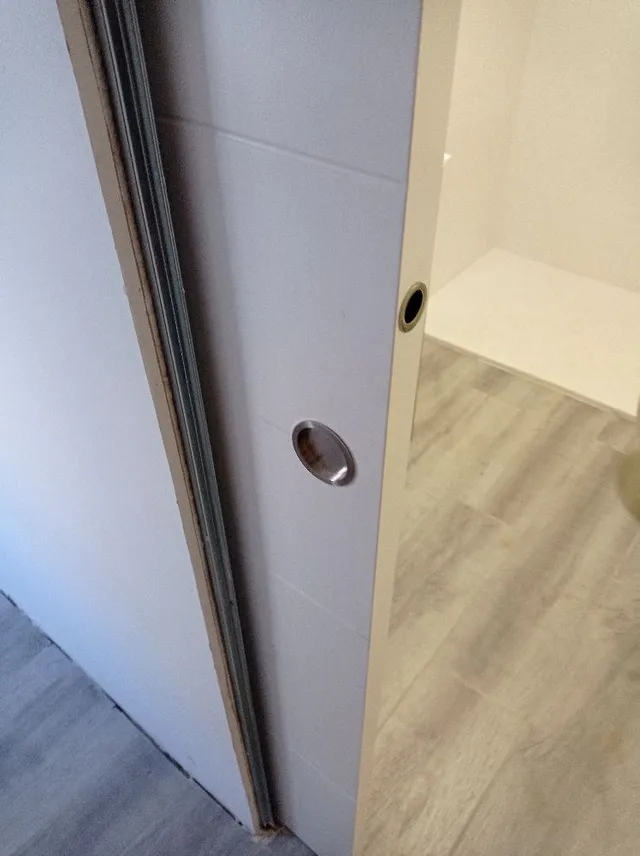 Instalación de una puerta corredera