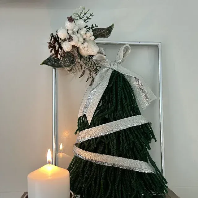 DIY: árbol navideño con trozos de hilo