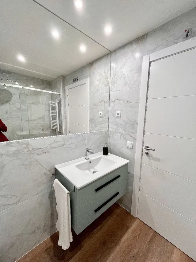 Renovación total del baño: cambio de mueble, sanitario, duchas y más