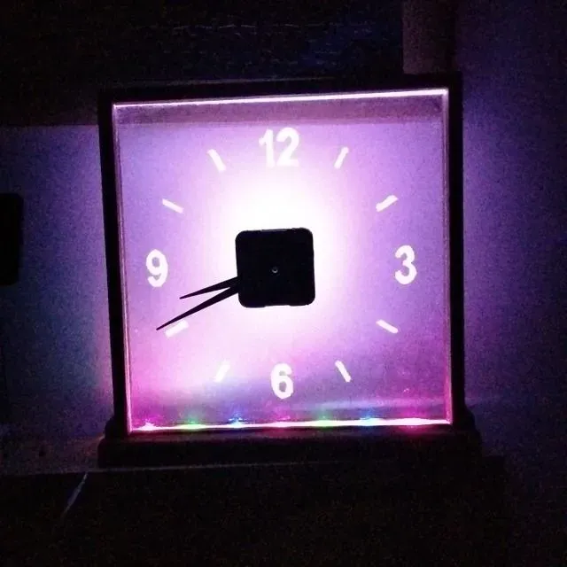 Reloj iluminado