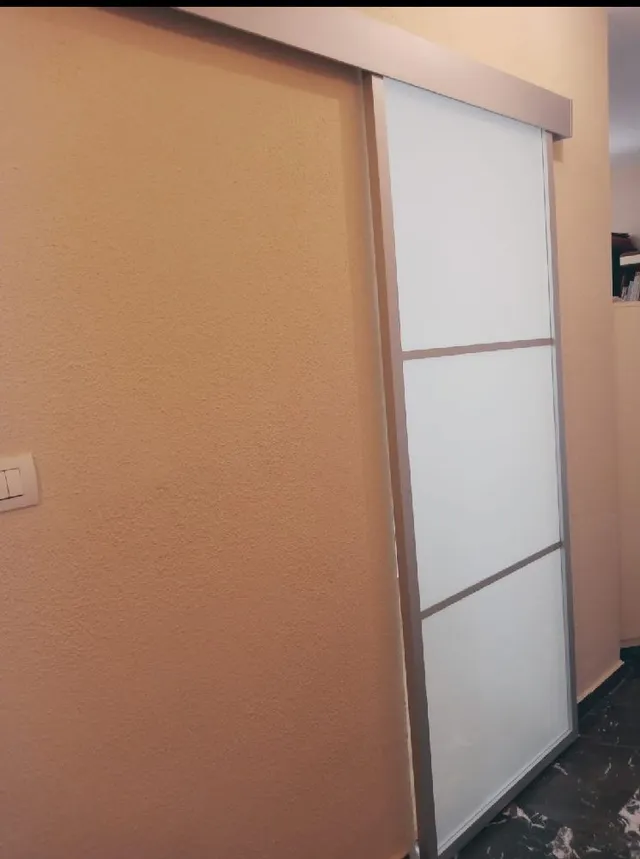 Instalación de una puerta corredera en el salón