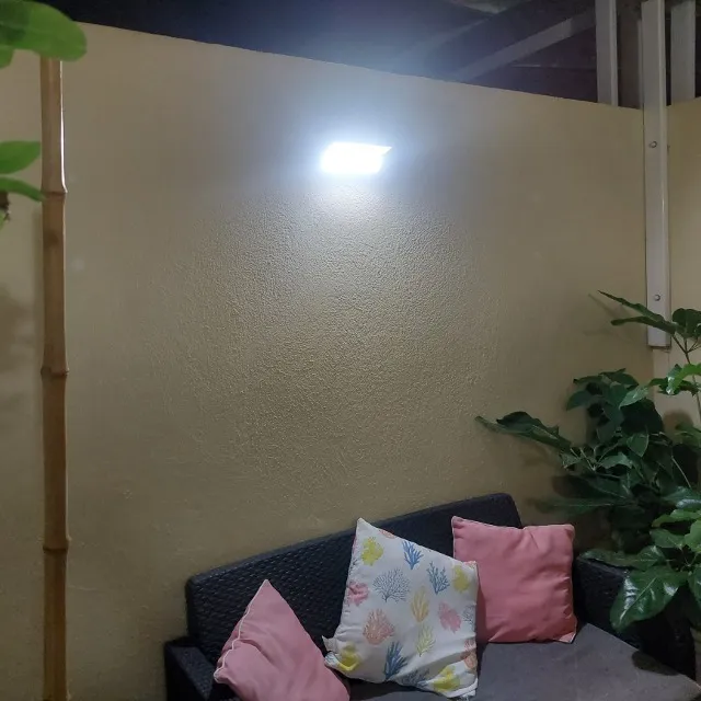 Foco Led solar con sensor de movimiento