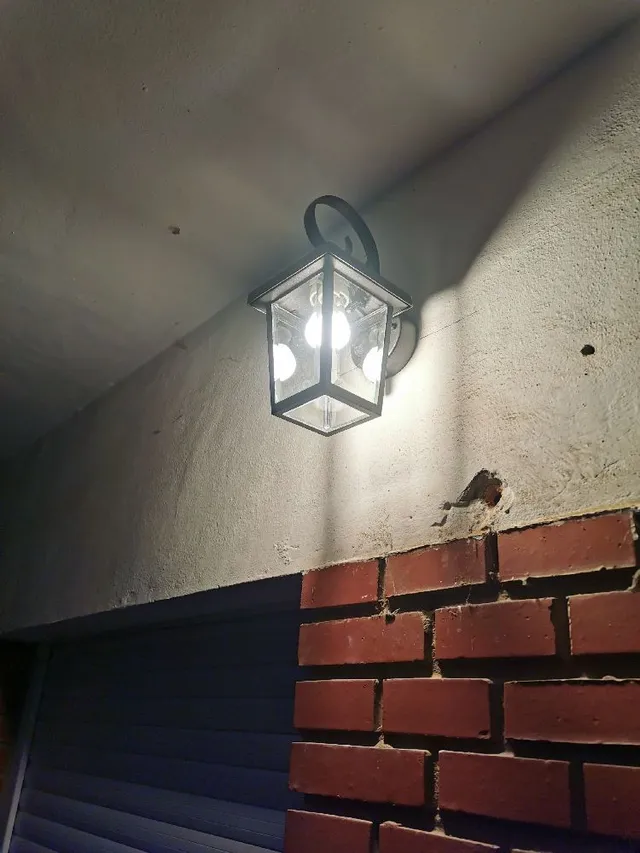 Iluminar una pequeña terraza con apliques