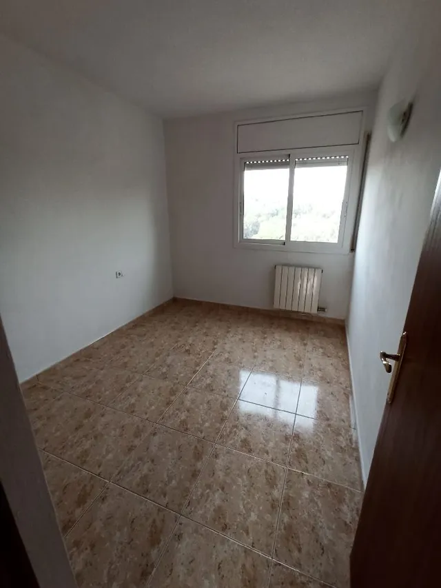 Me gustaría instalar un parquet vinilico tipo clic encima de las baldosas. ¿Es posible?