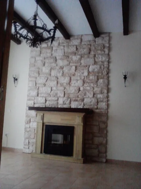 Chimenea y piedra decorativa - 4