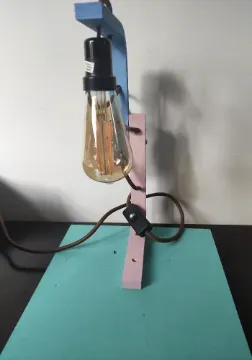 Diseña tu lámpara con madera reciclada