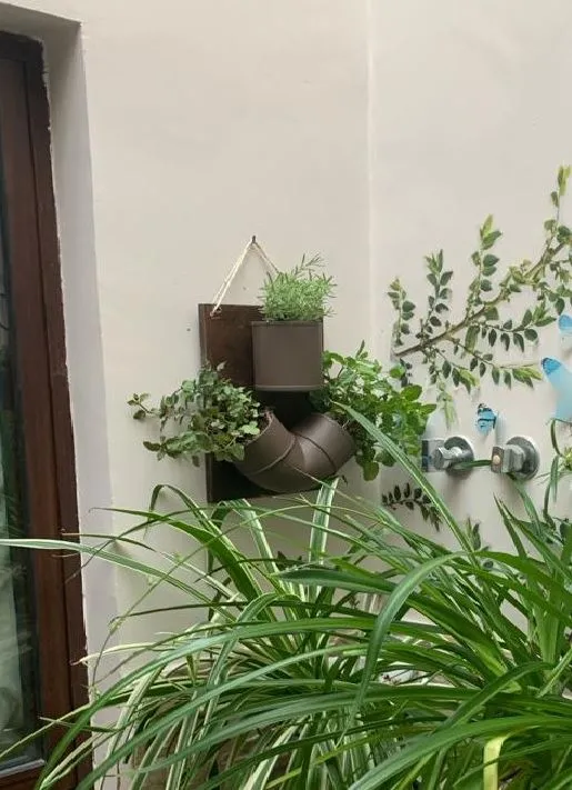 DIY de jardín vertical con codo de PVC