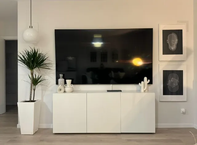 Montar un mueble de TV con mobiliario de cocina