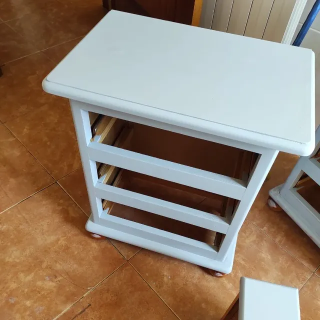 Pintar mesitas de madera con pintura a la tiza