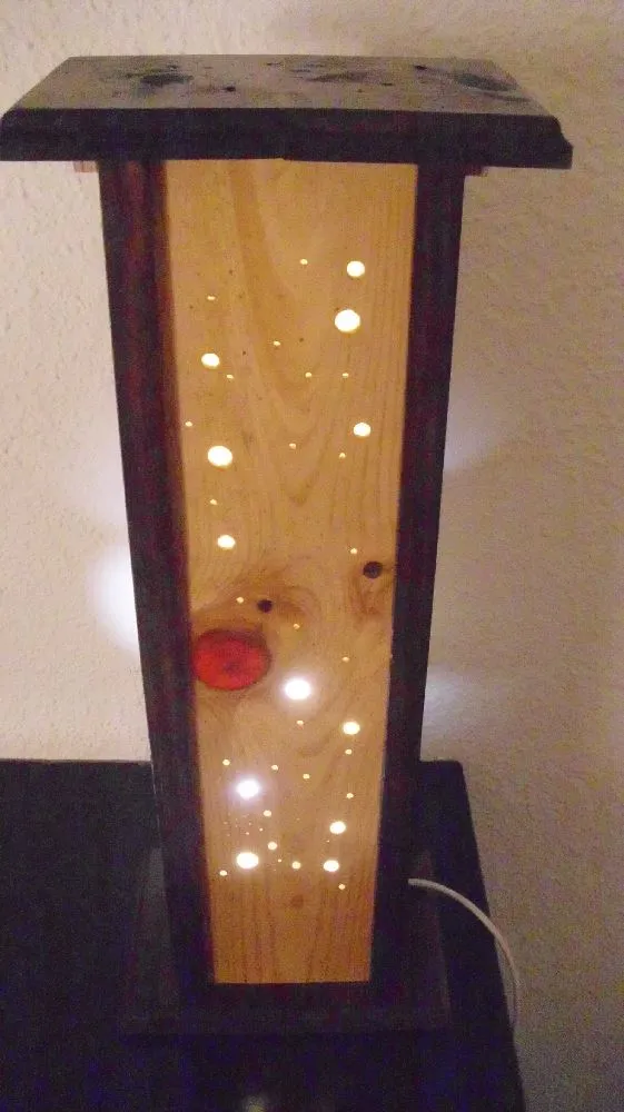 Lámpara decorativa con material reciclado