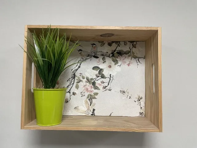 Decorar cajas de madera con papel pintado para instalar en paredes como objeto decorativo