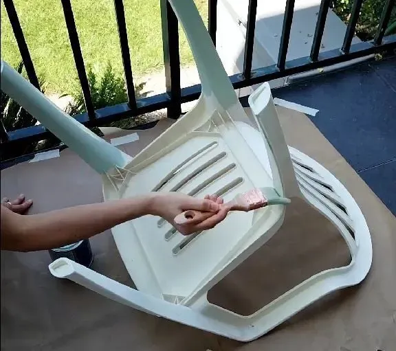 Restaurar muebles de exterior de plástico