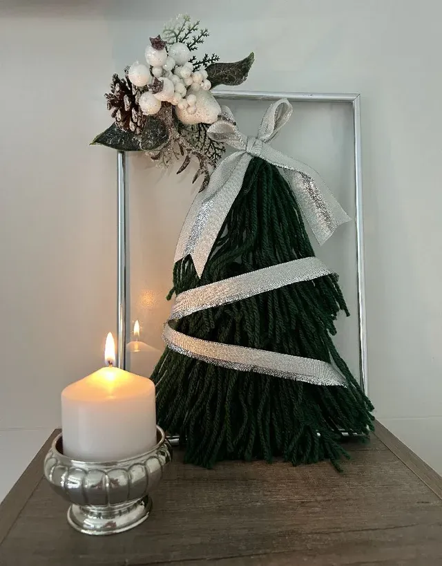 DIY: árbol navideño con trozos de hilo