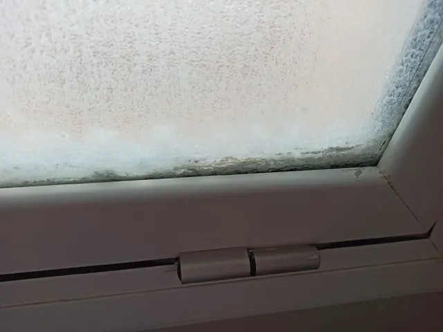 Como se puede desmontar esta ventana de baño? - 2