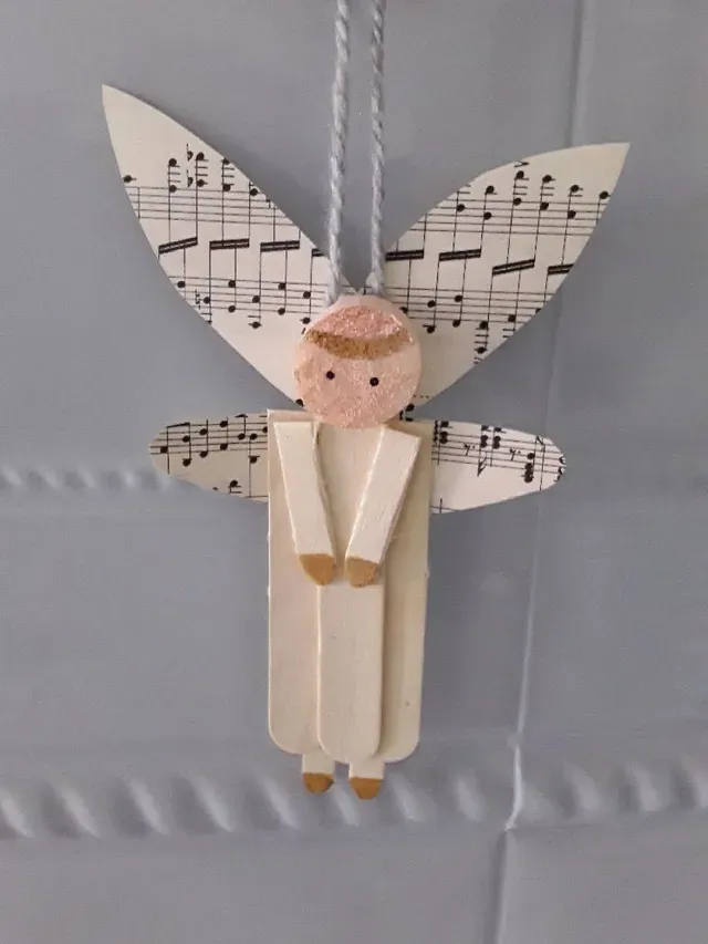 DIY: ángeles navideños con hojas de partituras antiguas