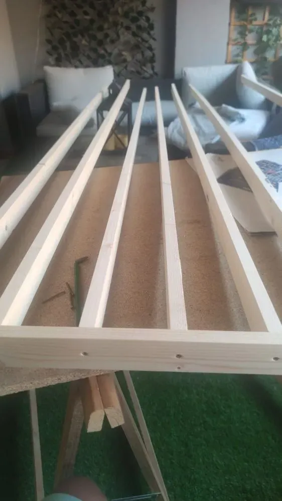 Construir un separador de ambiente con listones de madera