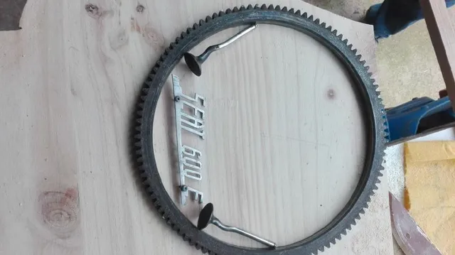 De un neumático hemos diseñado un reloj de pared