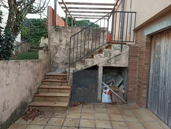 ¿Cómo cubrir-cerrar una escalera exterior?