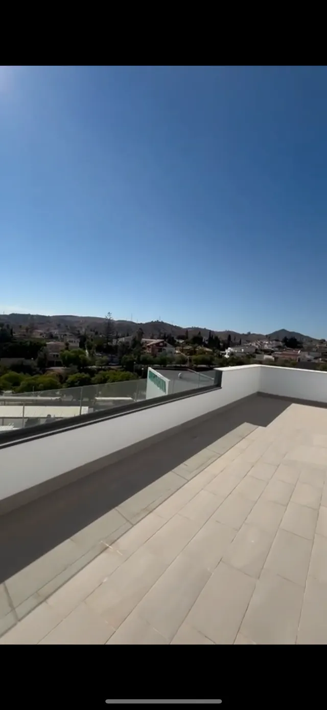 Subir altura de la terraza ( niño de 3 años ) y la altura es baja.