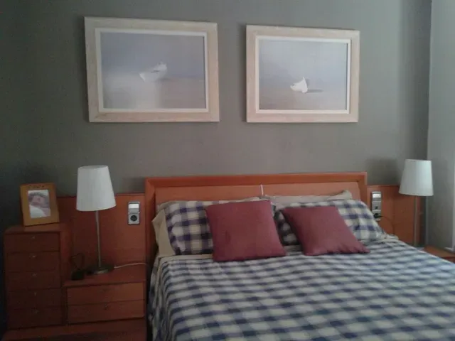 Renovación de mi dormitorio con pintura y papel pintado