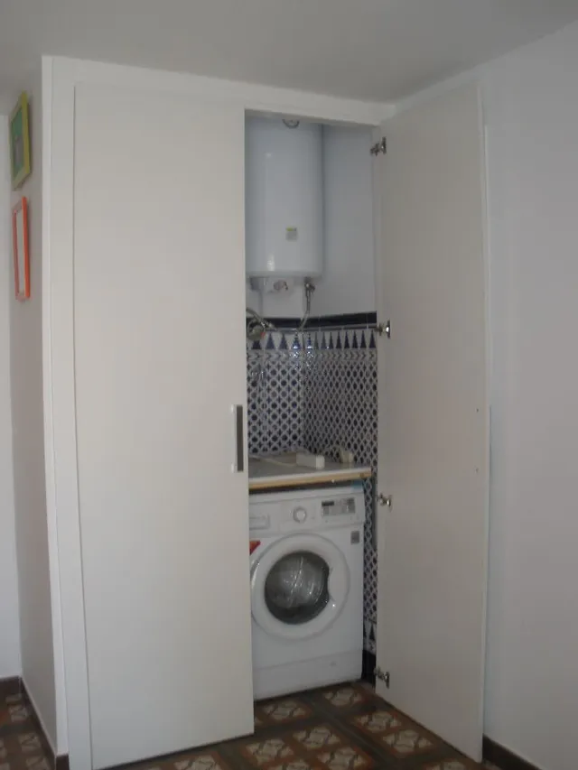 Instalación de puertas a medida en el lavandero