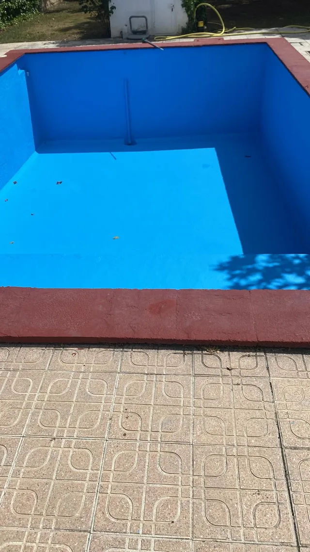 Restauración de la pintura de la piscina