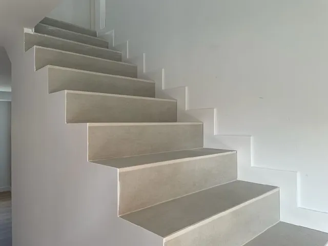 Revestir escaleras con cerámica