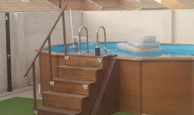 Escalera piscina