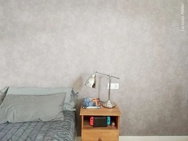 Como colocar papel pintado en la pared de la habitación