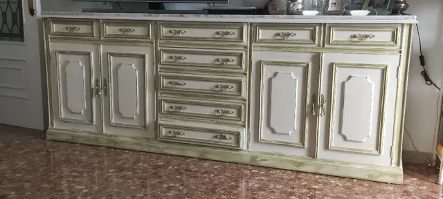 Cambio de imagen de un viejo mueble de salón con pintura a la tiza