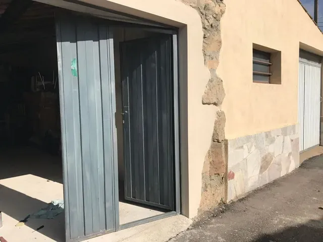 Transformar la puerta del garaje solo con pintura