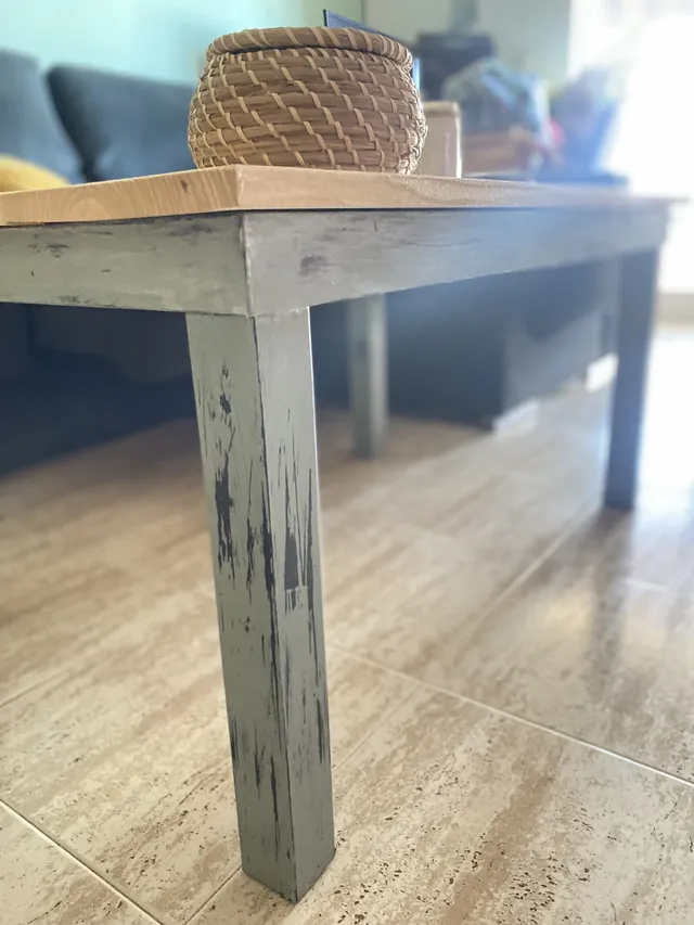 Mesa de estar con pintura chalky paint