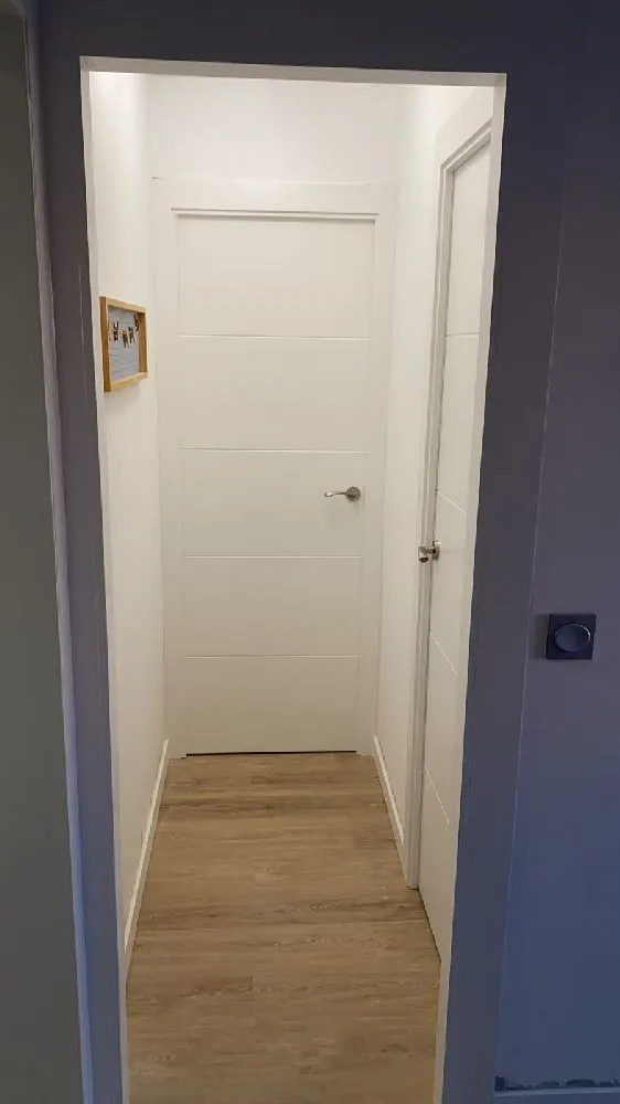 Reforma de puertas, suelo y mueble de baño - 2